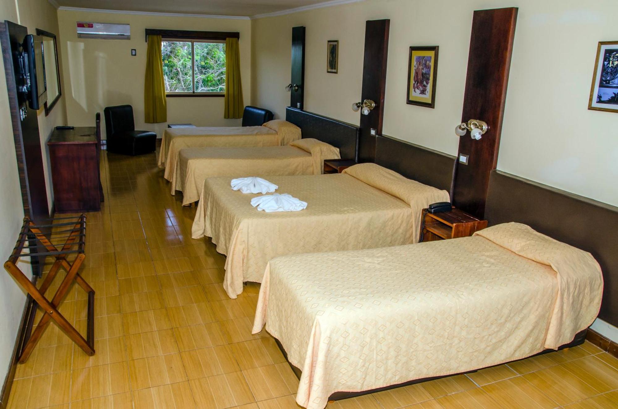 Hotel Carmen Пуерто Игуасу Екстериор снимка